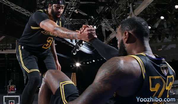 NBA简报：双星65+23+10 湖人再胜热火大比分2-0领先！