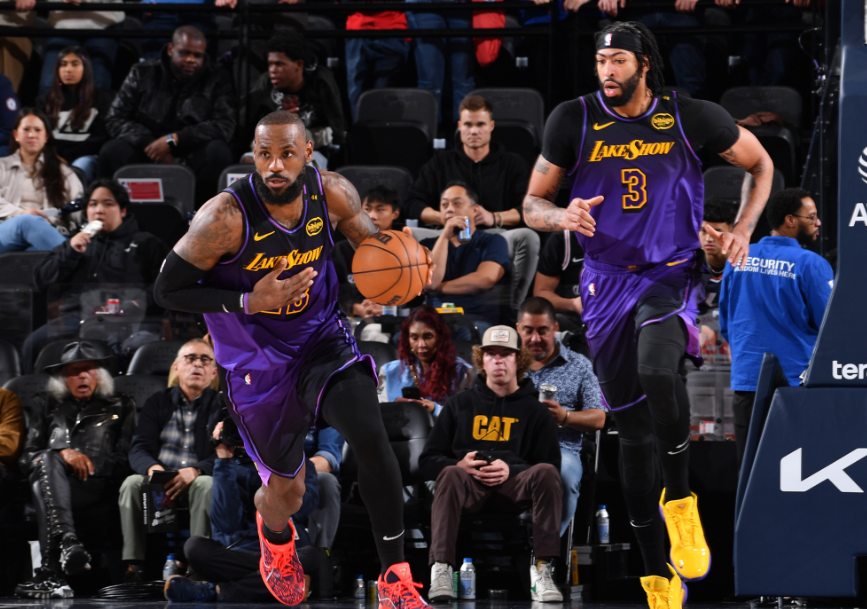 飞赴亚特兰大后，詹姆斯将迎奇才之战，浓眉新伤或让湖人内线承压