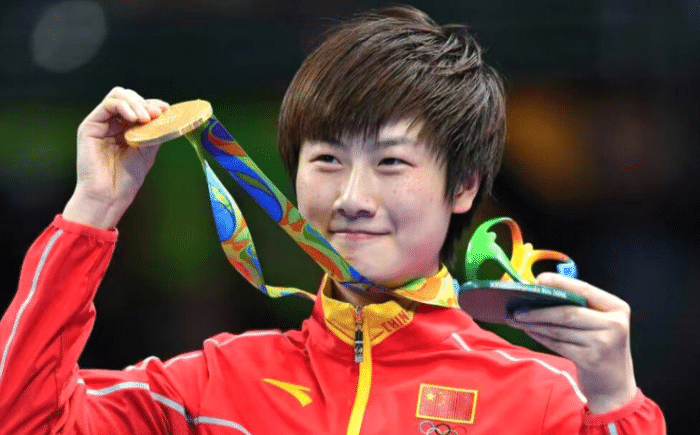 奥运经典回顾！丁宁4年磨一剑，复仇李晓霞夺冠，成就大满贯伟业