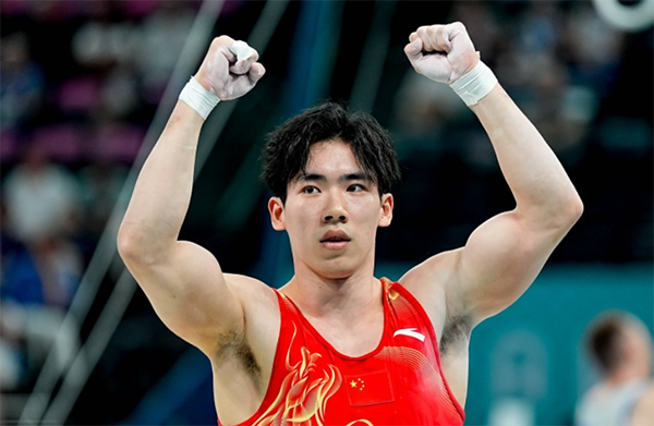 张博恒巴黎奥运体操全能摘银，裁判判罚成焦点