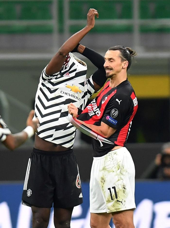 博格巴赛后与伊布交换球衣，曼联新援为他欢呼！距离续约又近一步