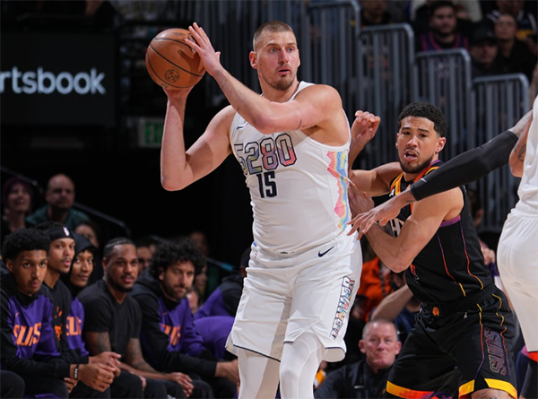 31+22+21连创历史第一！约基奇超神，杜布威少发声掀起篮球圈热议