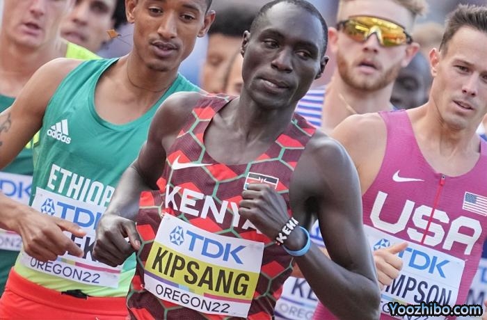 世锦赛争议一幕：英国人伸手推倒非洲选手！组委会却无视不追罚