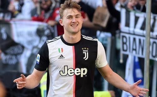 记者：德里赫特很想加盟巴萨，尤文不愿现在出售