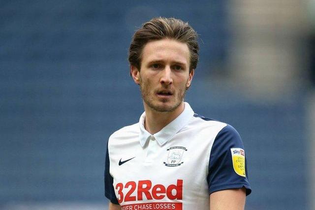 名记：利物浦400万镑敲定英冠中卫，今日体检