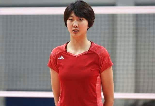 13岁加入八一队，入伍12年，袁心玥如今是啥职务？工资多少？