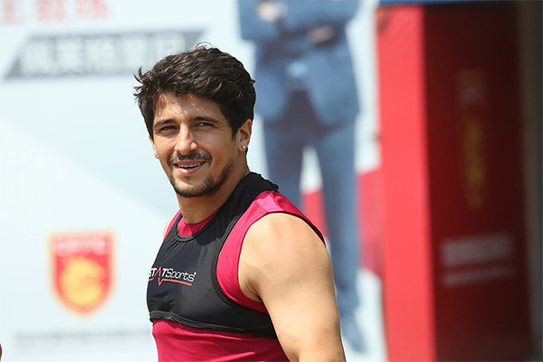 费南多助力国足！归化球员出战沙滩足球，洛国富重走艾克森旧路