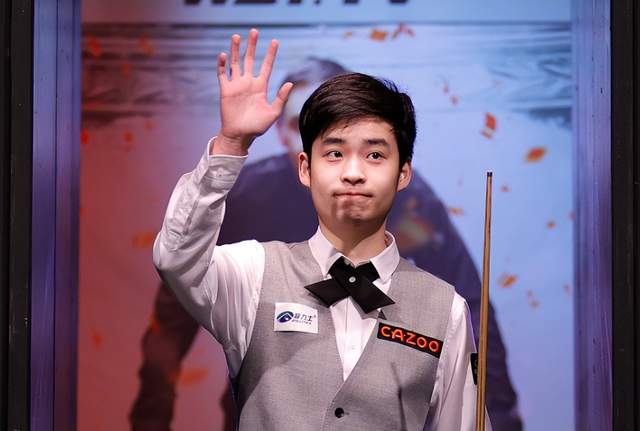 斯佳辉怒捶球台！痛失机会太沮丧，14-5后连输5局，仅差3局创历史