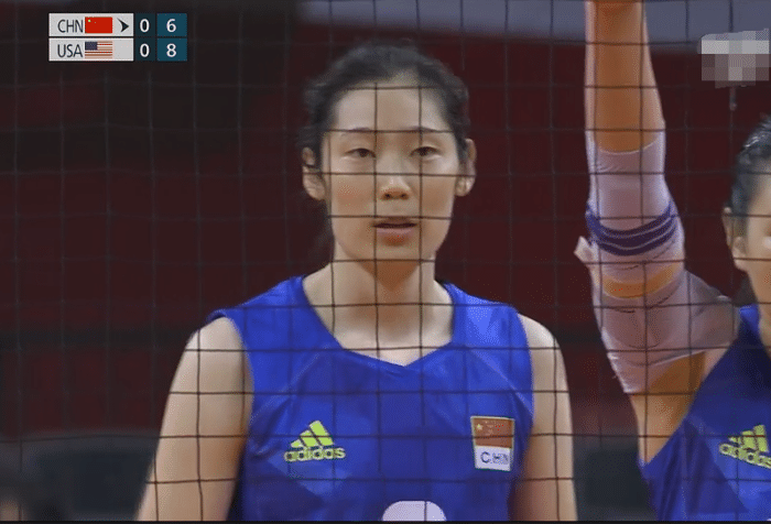 太惨烈！29：27，美国女排胜中国先下一局，王梦洁再度登上热搜