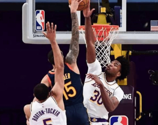 两战5投12分4帽！下一个霍华德？湖人新援引热议，沃帅该多用他？