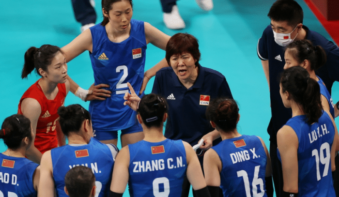 最大败笔！朱婷李盈莹爆发无缘单局逆转，前国手点名批评王梦洁