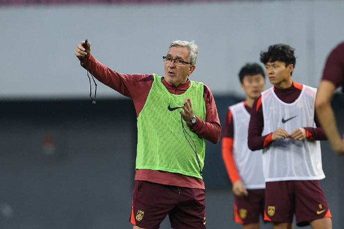 国足对决印尼，442 菱形站位再现，韦世豪任核心力主强攻抢开场