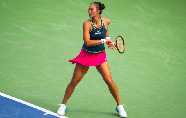 1-2！郑钦文遭NO.1大逆转，鏖战130分钟崩盘，最大软肋出炉