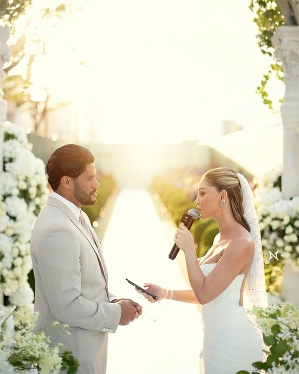 胡尔克婚礼：前妻侄女变新娘，家庭关系的新起点