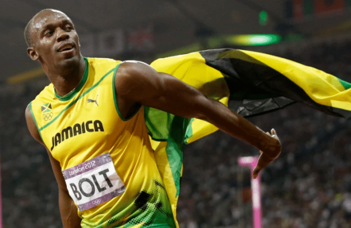 00后百米天才横空出世：提前30米放水挑衅庆祝！仍破U20世界纪录