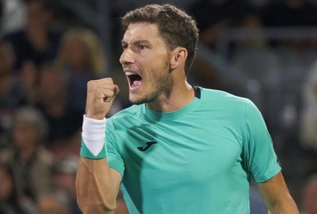 31岁西班牙名将2-1逆转首夺大师赛冠军，夺冠后泪奔：像在做梦