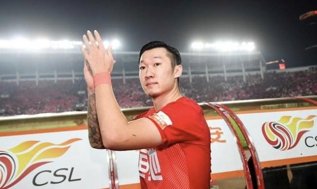 郝伟钦点！26岁国脚后腰即将自由身加盟泰山，已含泪与广州队友告别