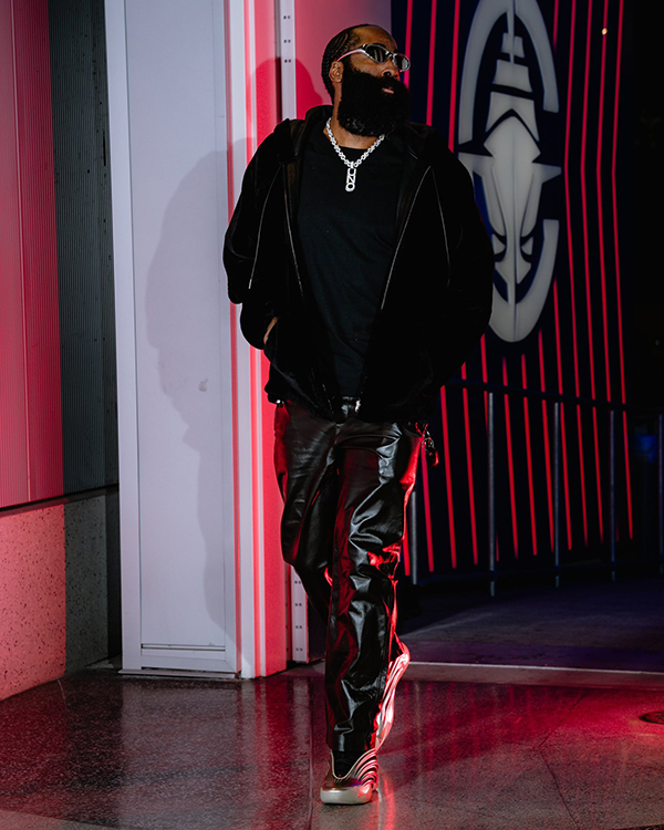 哈登豪车炫富，赛场狂飙！卢帅对小卡复出一头雾水