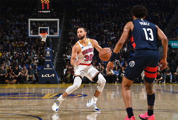 普尔压伤库里！库里轰26+6，勇士让奇才吞下9连败苦果