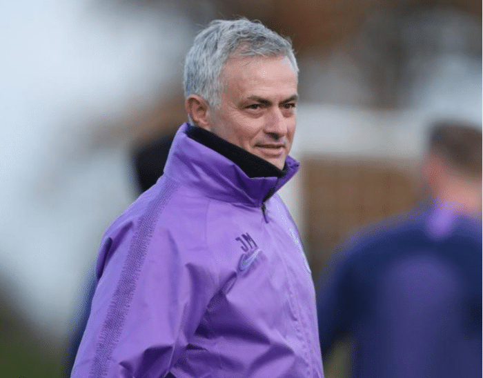 随队记者：六大原因导致穆帅下课，更衣室仅剩一人支持穆帅！