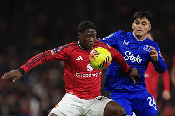 TA独家：曼联中场大洗牌！埃利奥特、沃顿、巴莱巴进清单，梅努去留成疑