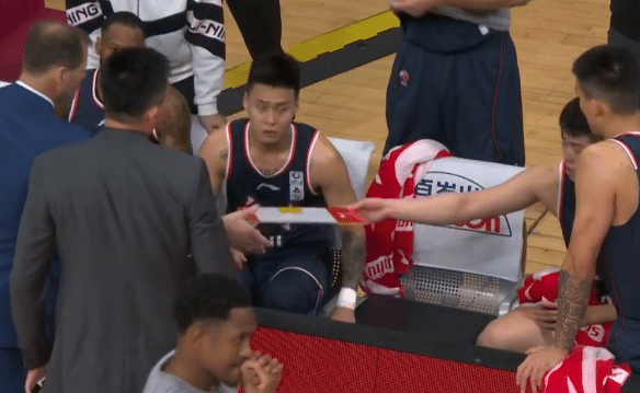 立竿见影！杜锋怒斥弟子+摔战术板，威姆斯亮出绝招给予回应