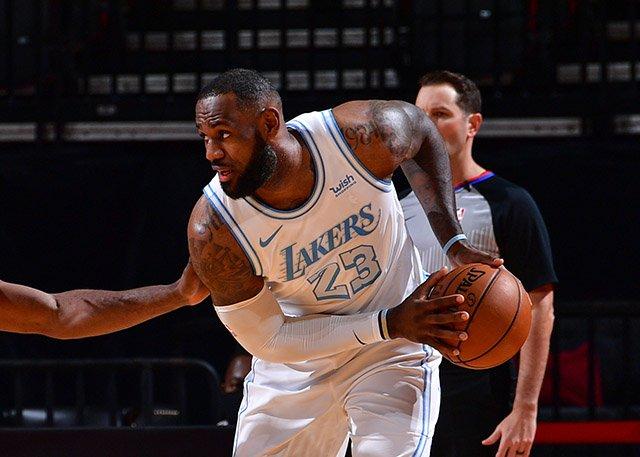 湖人火箭伤病报告出炉！沃尔旧病复发或不打，詹皇浓眉带伤再战哈登？