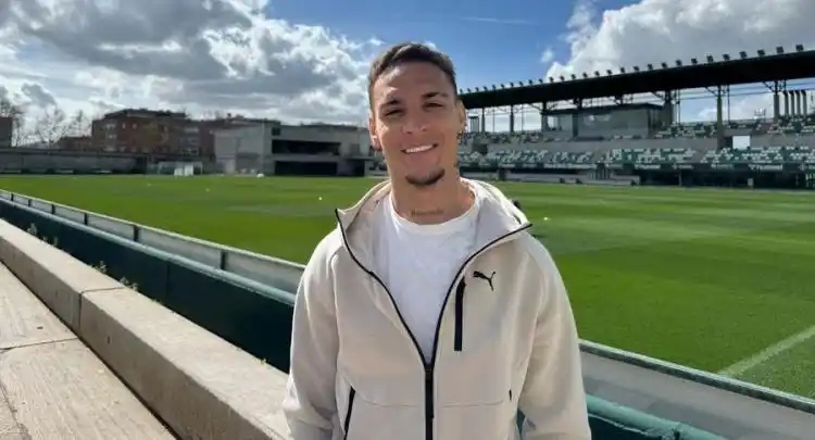 告别曼联高薪！安东尼降薪加盟贝蒂斯 追求足球幸福感