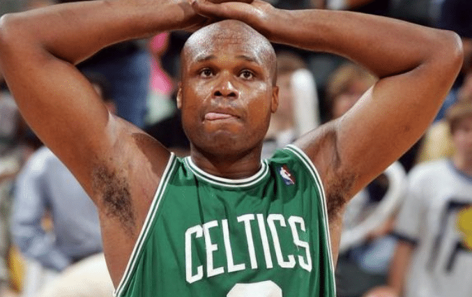 乔丹连赌36小时输90万美元，NBA胖头陀陪他玩，1亿身家被败光