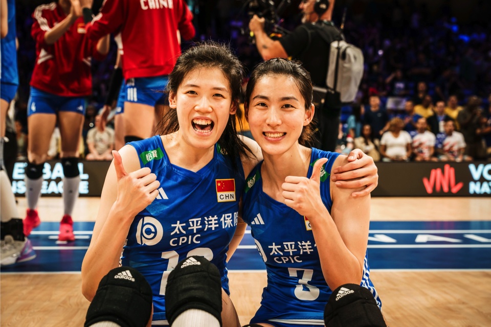 5大攻手全面开花！无朱婷的中国女排靠整体进决赛，争议主攻最该夸