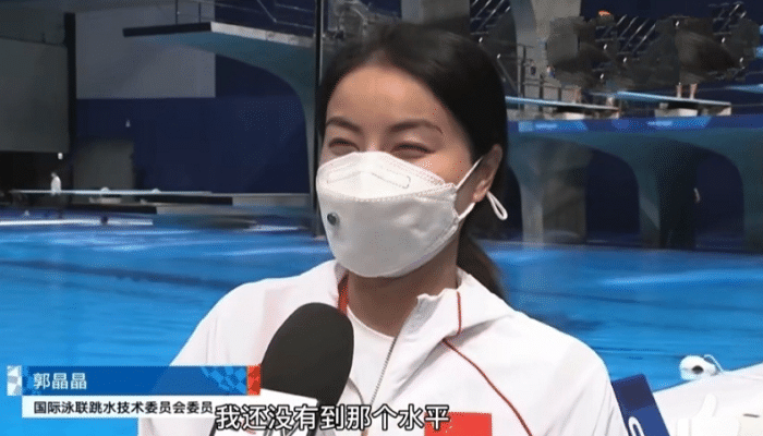 登热搜！郭晶晶给裁判打分，霍启刚放飞自我，带着孩子们吃快餐