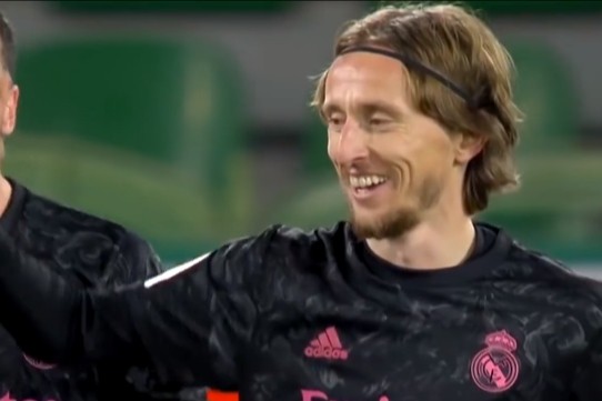 官方：皇马中场莫德里奇当选欧冠本周最佳球员