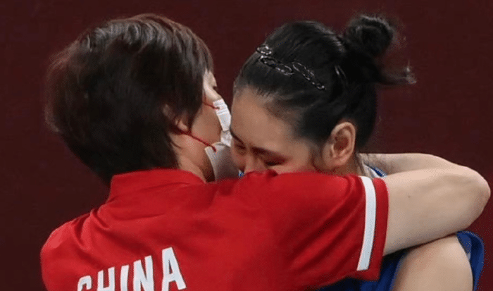 泪目！颜妮退役后首度发声：完成了所有的使命，祝自己毕业快乐