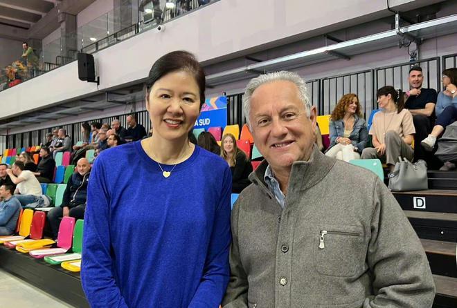 外国重金邀请，为何排协不给郎平机会？赖亚文表态，蔡斌危险了