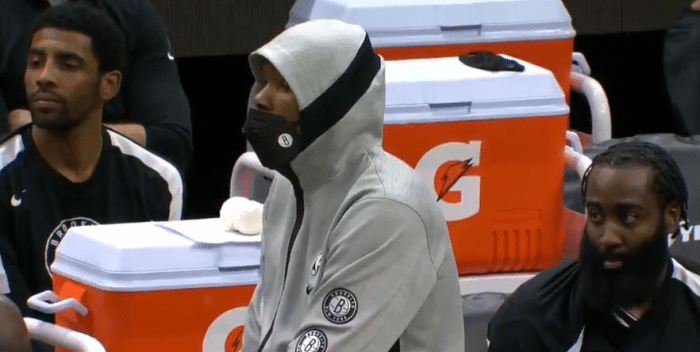 纳什提前投降遭骑士双杀！哈登场边愣神，欧文和杜兰特沉默不语