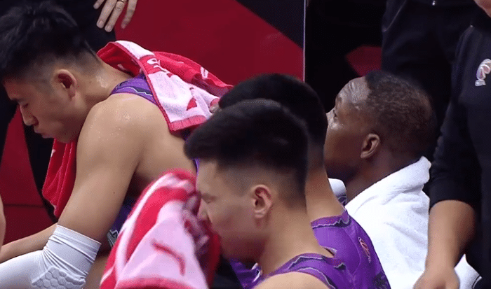 神剧情！上海22次失误却上演27分大逆转，32：53山东输得不冤