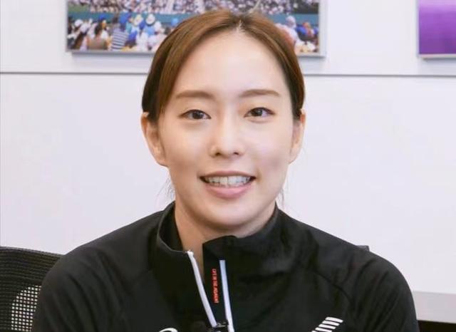 巴黎奥运趣事：石川佳纯与马龙的PIN徽章互动