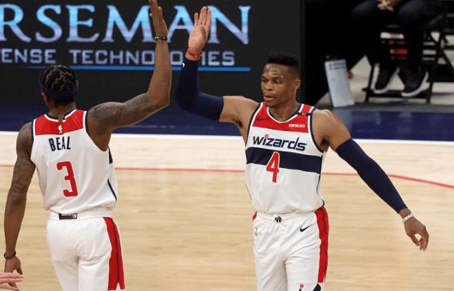 对比扎心！詹皇落寞离场，比尔却乐坏了，双枪65+23+15太狠