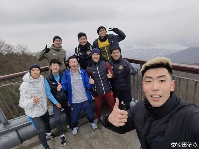 心情不错！田依浓社媒晒训练照，吴曦、李昂在列