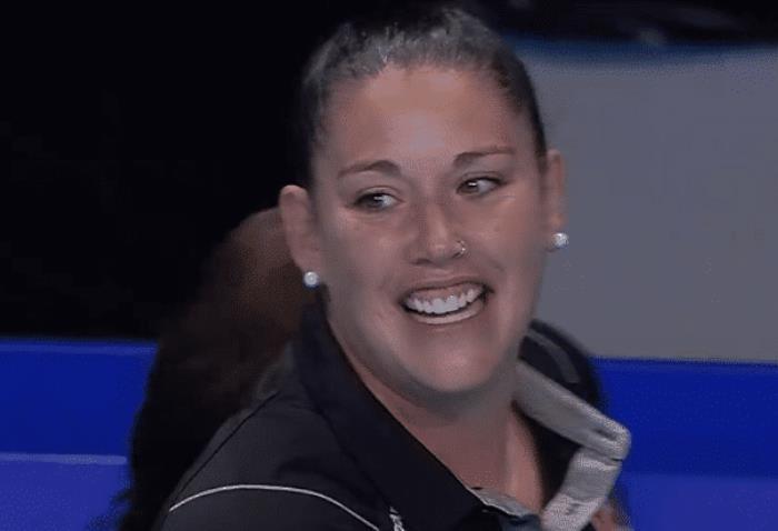 又输了，女排两连败，郎平表情憔悴放弃指挥，张常宁眼泪白流了