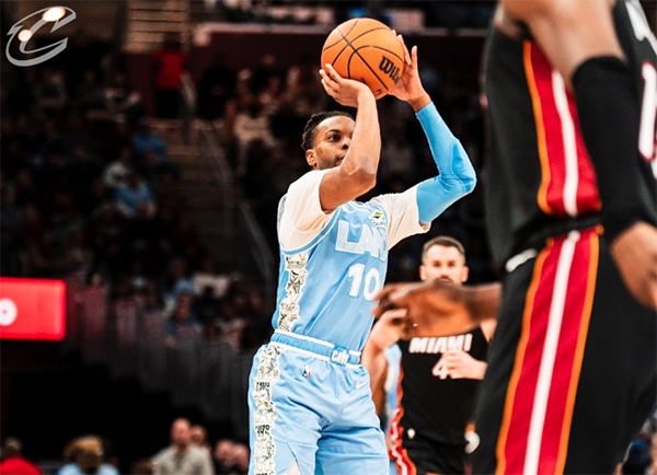 20场优势提前晋级，骑士三获12连胜 全力冲击总冠军宝座