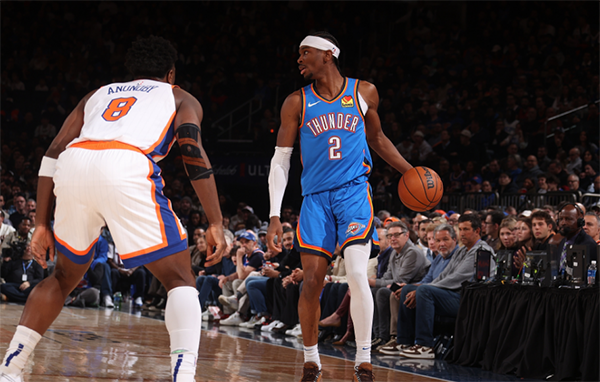 亚历山大39分统治赛场，单节20分大笑庆祝，领跑MVP之争