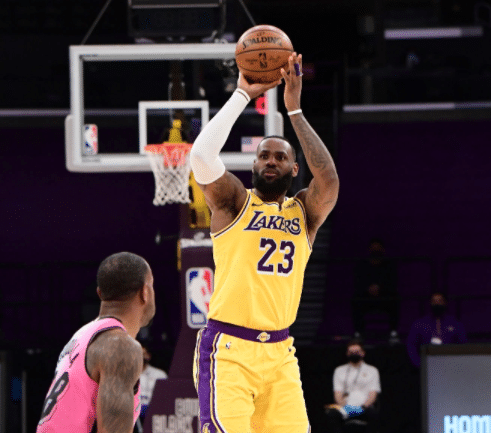 第77次35+10！詹姆斯18个赛季完成的壮举，哈登12个赛季就追上了！