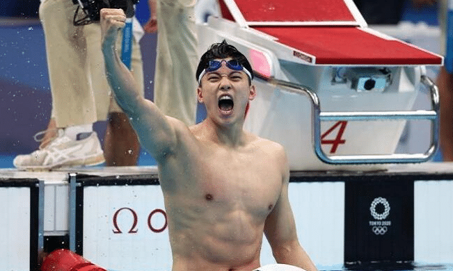 燃爆了！汪顺最后50米神奇反超，破亚洲纪录，美媒预测遭打脸