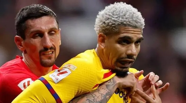 每体：巴萨告知阿劳霍 高薪要求无法满足