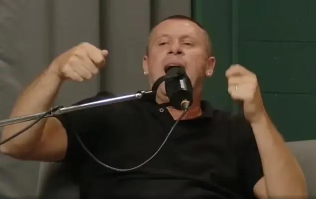 意大利前锋评C罗：不知踢球，进3000球也不在乎