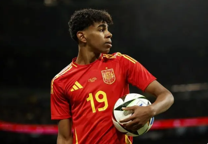 西班牙男足大胜 一瓶水背后的力量