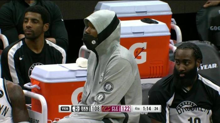 哈登支招如何防守，抓挠拼抢？纳什抱怨球员：这就是我们缺乏的东西