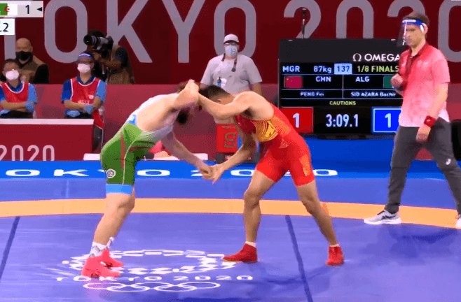 一轮游！我国摔跤名将1-11惨败，告别本届奥运会！
