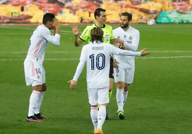 21-8！1-2！皇马“双线”雪崩，终结2神迹+创下4耻辱，梅西迎利好